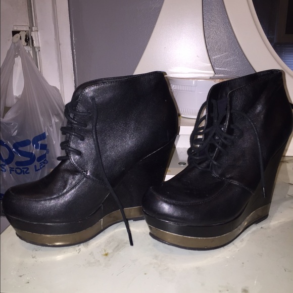 Steven Madden Black bootie