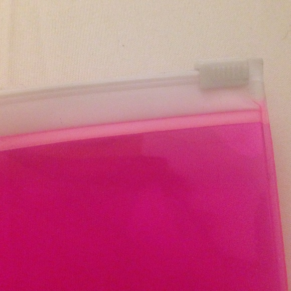 PINK zip case - Picture 2 of 2