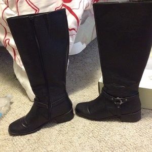 Annie Shoes Black knee high boots. Size 7.