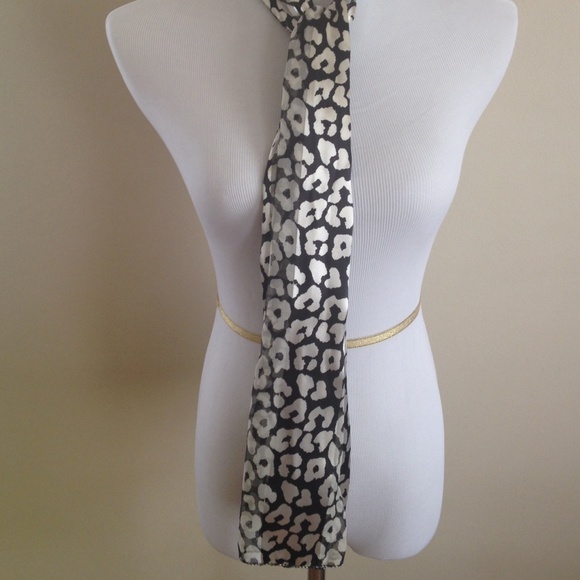 Black and white cheetah print scarf - Picture 2 of 2