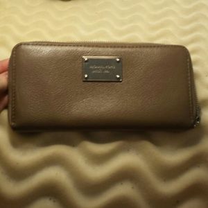 Michael kors wallet