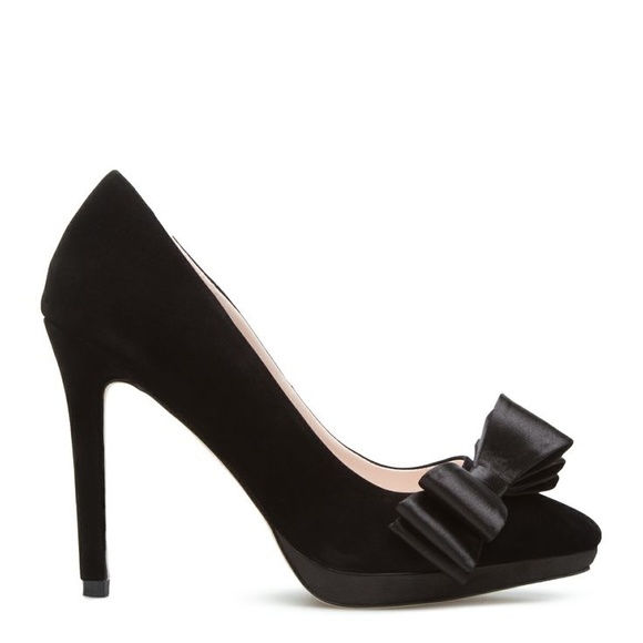 BLACK BOW SUEDE PUMPS