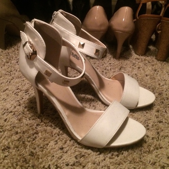 White heel with studded strap! - Picture 1 of 4