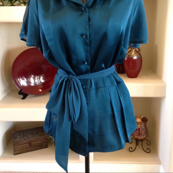 Blue shiny blouse - Picture 2 of 4