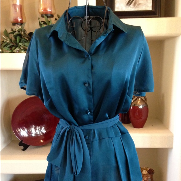 Blue shiny blouse - Picture 3 of 4