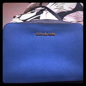 Michael kors crossbody authentic