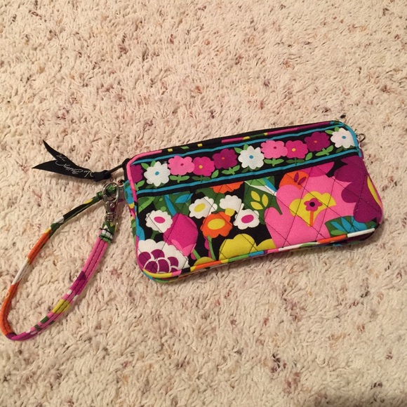 vera bradley wristlet
