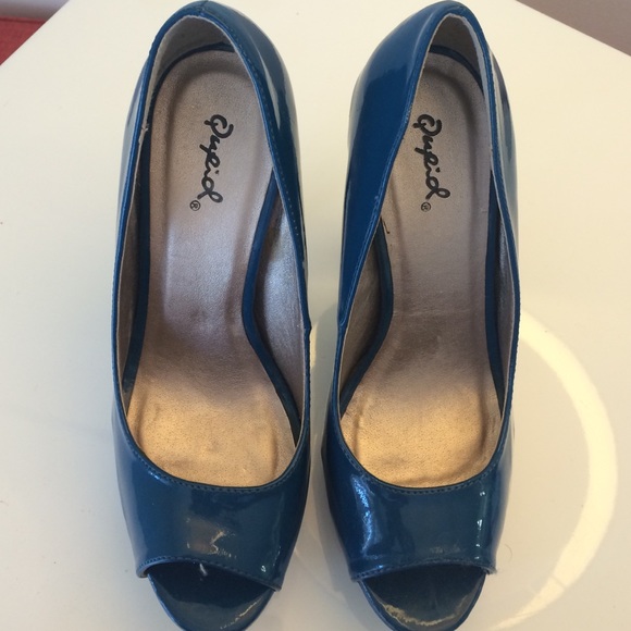 Never worn size 7, teal peep toe heels! - Picture 4 of 4