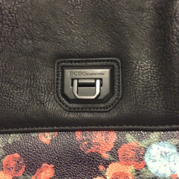 Last Chance!! 💖HP! BCBGeneration Floral Crossbody - Picture 3 of 4