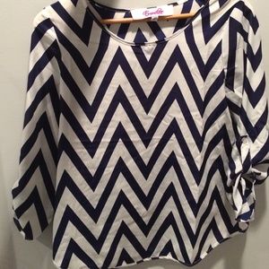 White/Navy chevron 3/4 sleeve top