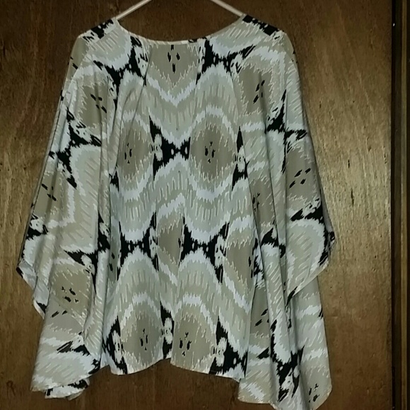 Vince Camuto poncho style blouse - Picture 4 of 4