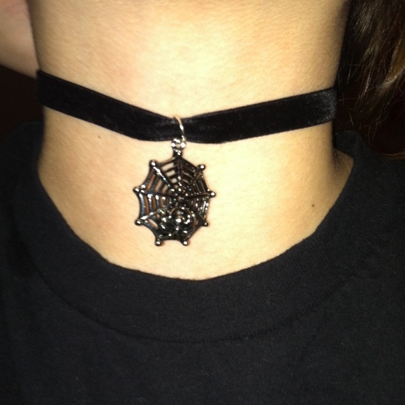 Black choker - Picture 2 of 2
