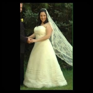 Cream Strapless Wedding Dress