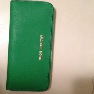 Michael Kors saffiano wallet