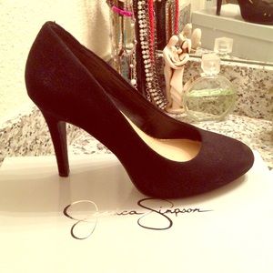 Jessica Simpson black pumps