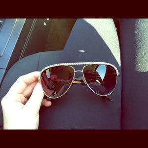 Buckle aviator sunglasses