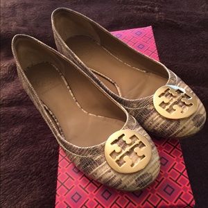 Beautiful SZ 8 lizard- embossed Revas! ⭐️