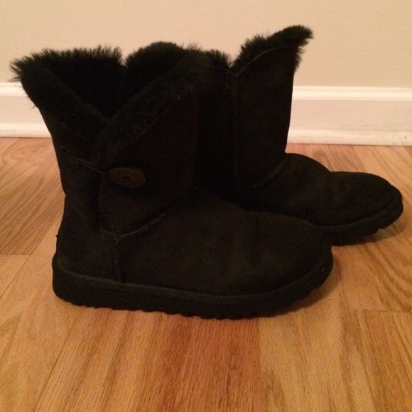 UGGS Bailey Button, Black!