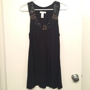 Beautiful black detailed neckline tunic!