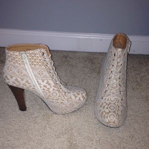 Lace heels !