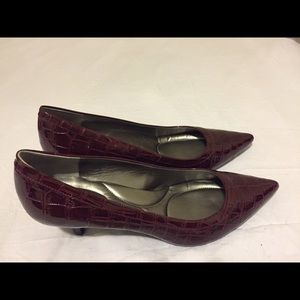 Low heel comfy shoes