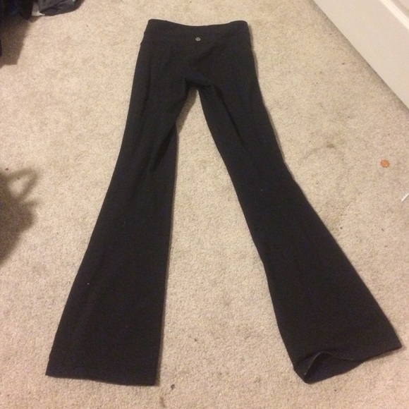 Lululemon yoga groove pants size 2❤️ - Picture 2 of 3