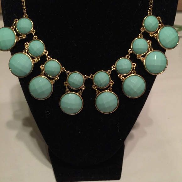 🎌BUNDlED🎌 Statement necklace - Picture 2 of 4