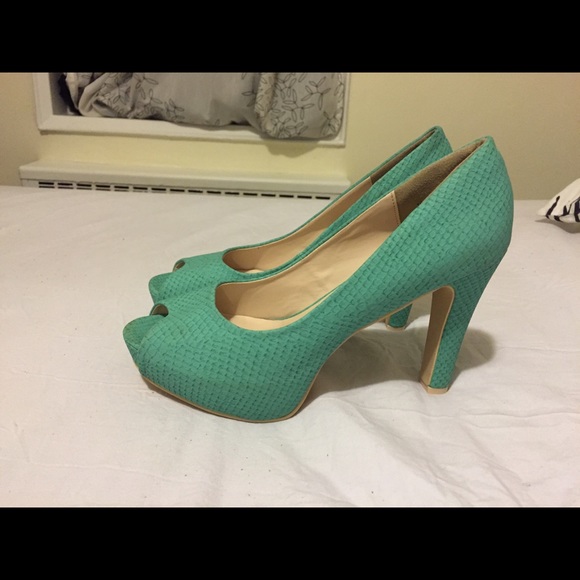 Steve Harvey Karlee platforms