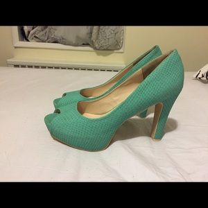 Steve Harvey Karlee platforms