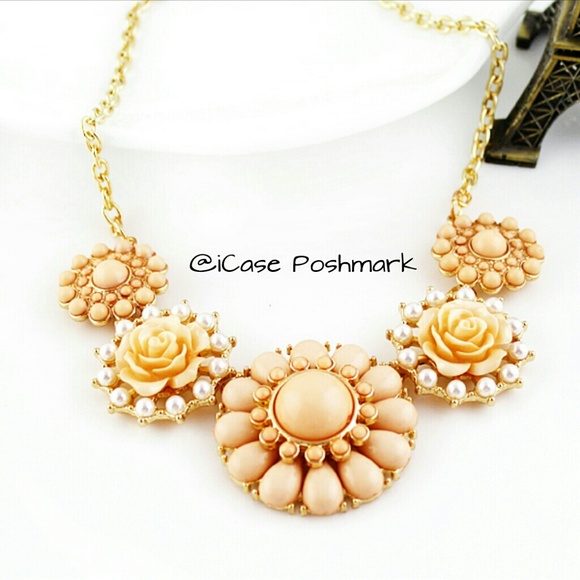 (LOWEST-PRICED) Statement Necklace - Picture 3 of 4