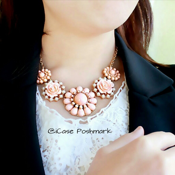 (LOWEST-PRICED) Statement Necklace - Picture 4 of 4