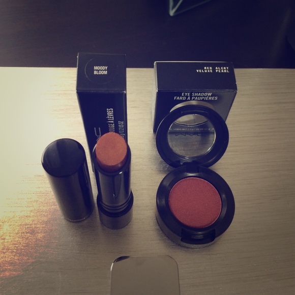 MAC Red Alert Veluxe Pearl & Moody Bloom Lipstick