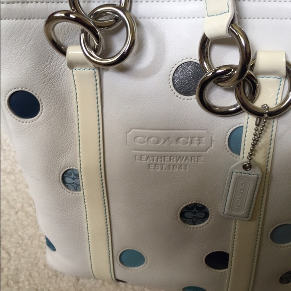 Authentic Coach bag. Great gift 100% LEATHER