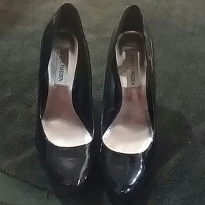 Steve Madden shinny black pumps