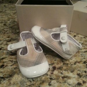 Burberry baby shoes