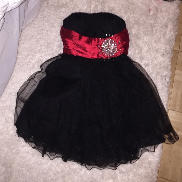 Short, strapless party dress size XS