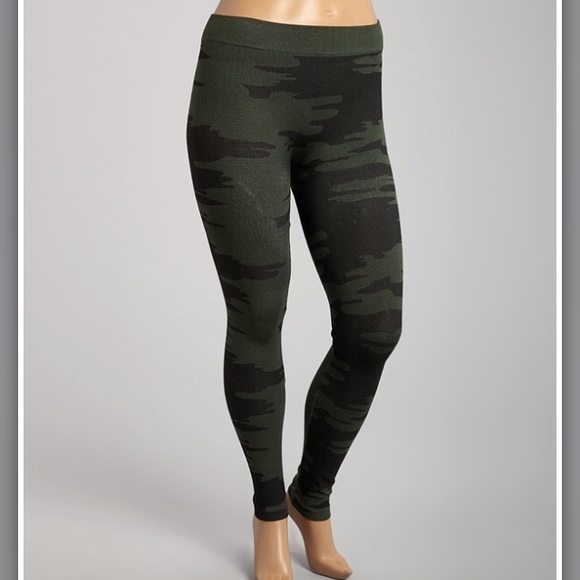 Plus size camouflage leggings