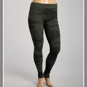 Plus size camouflage leggings