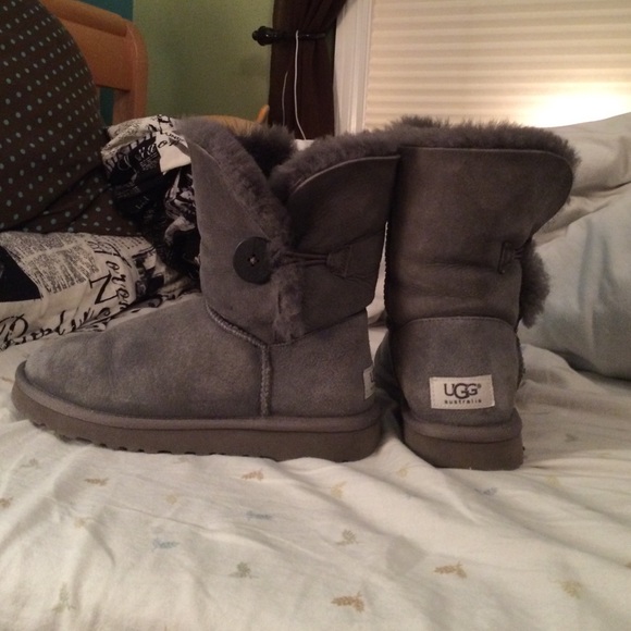 Bailey button gray UGGs