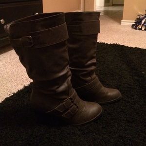 Cute brown boots!!