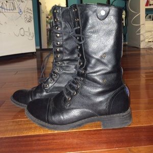 BLACK COMBAT BOOTS