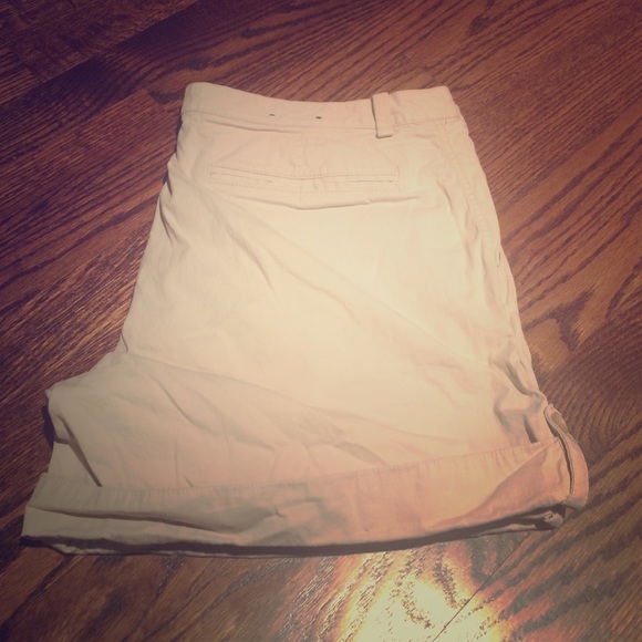 Banana republic light khaki roll short