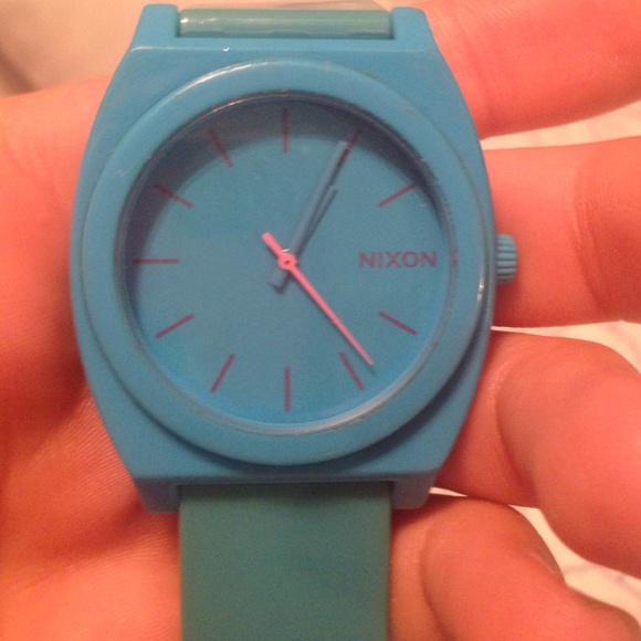 Blue nixon watch☀️🌊