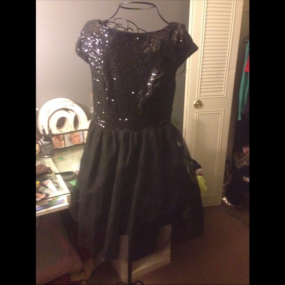 Delia's black sequined prom/homecoming dress😁