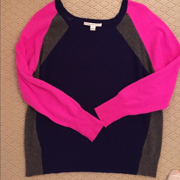 Diane Von Furstenburg 100% Cashmere Sweater