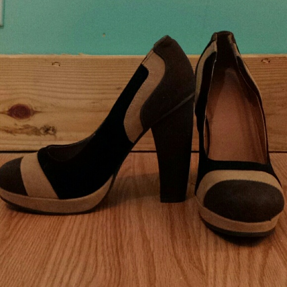 Brown Tan and Black Pumps - Picture 3 of 4