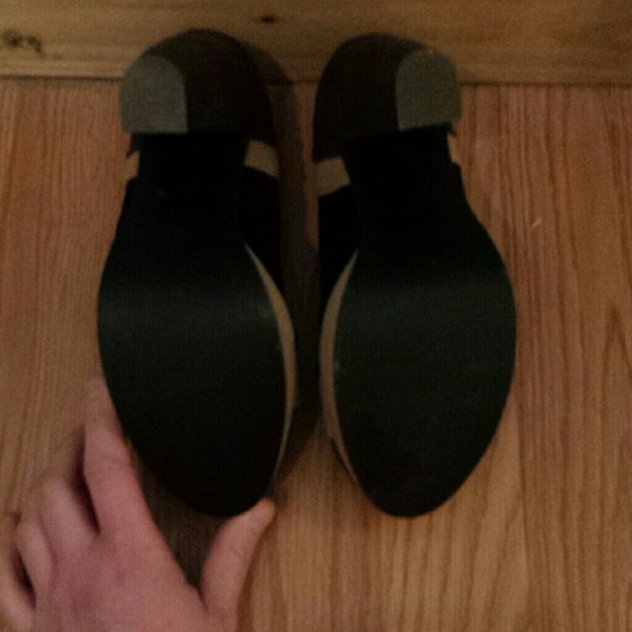 Brown Tan and Black Pumps - Picture 4 of 4