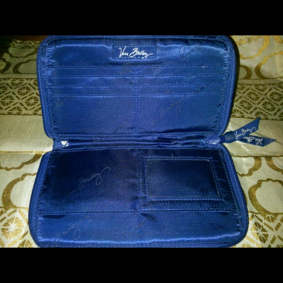 SOLD Vera Bradley Zip around wallet Summer Cottage - Picture 4 of 4