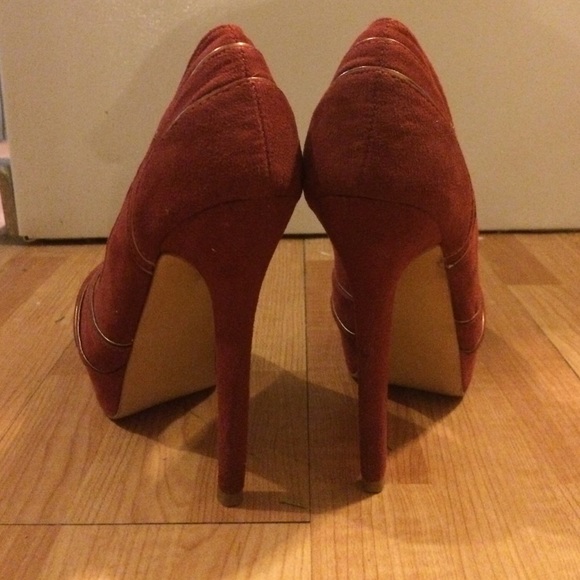 Heels - Picture 2 of 4