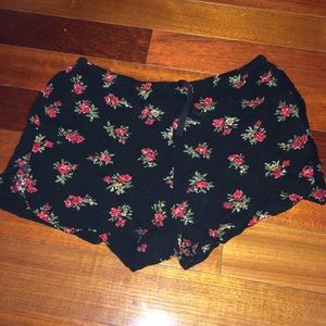 BRANDY MELVILLE ROSE EVE SHORTS